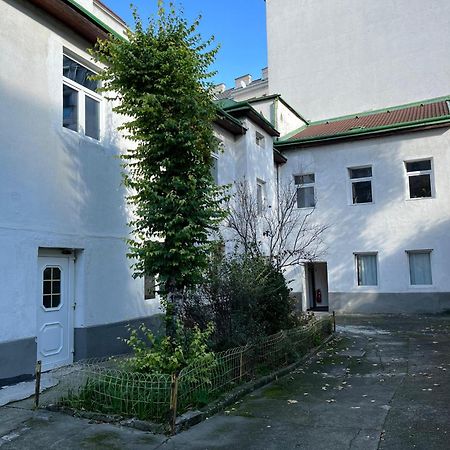 Traveler Lodging Vienne Extérieur photo