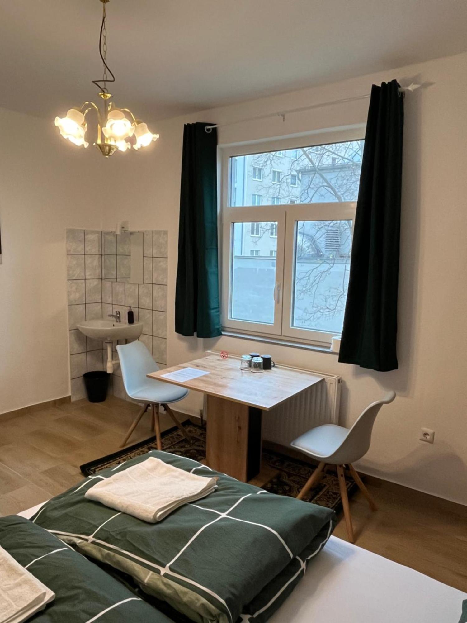 Traveler Lodging Vienne Extérieur photo